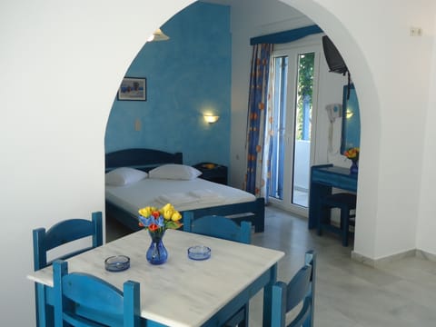 Apartment | In-room safe, individually furnished, iron/ironing board, free WiFi