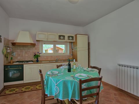 House | Private kitchen | Highchair, cookware/dishes/utensils