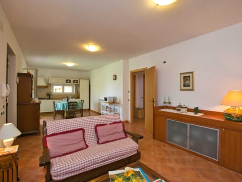 House | Private kitchen | Highchair, cookware/dishes/utensils