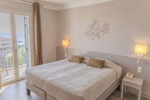 Superior Room, Sea View | Desk, blackout drapes, soundproofing, iron/ironing board