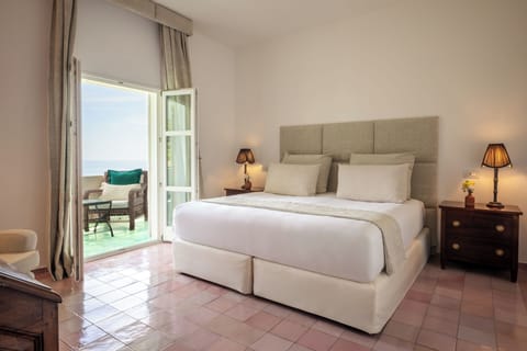 Signature Suite | Minibar, in-room safe, individually decorated, blackout drapes