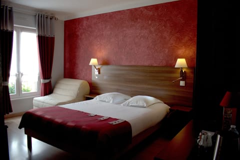 Superior Double Room | In-room safe, desk, blackout drapes, soundproofing