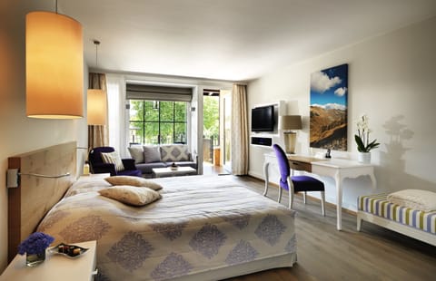 Premium bedding, down comforters, minibar, in-room safe