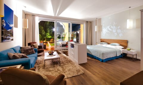 Junior Suite (Morning Sun ) | Premium bedding, down comforters, minibar, in-room safe