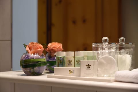 Standard Double Room | Bathroom | Hair dryer, bathrobes, slippers, towels