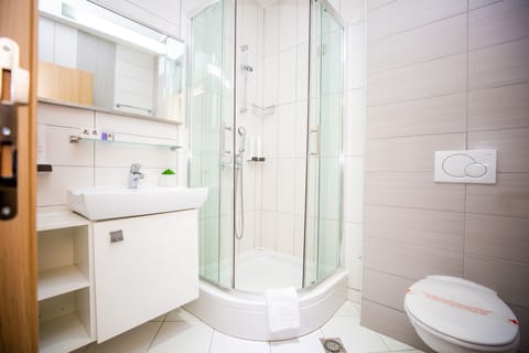 Standard Twin Room, 2 Twin Beds, Balcony | Bathroom | Shower, hair dryer, towels