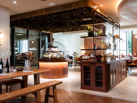 Lunch and dinner served, French cuisine