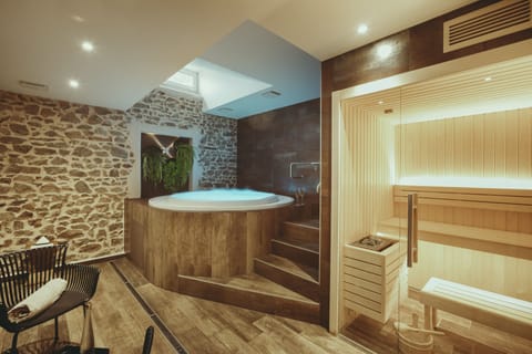 Sauna, hot tub, massages