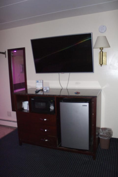 In-room safe, free WiFi, bed sheets