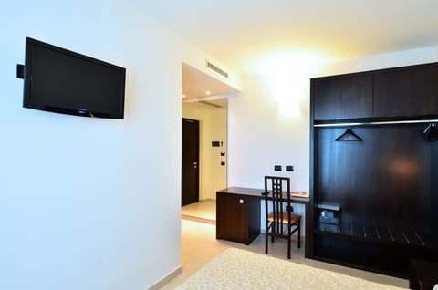 Classic Double Room Single Use, Private Bathroom | Hypo-allergenic bedding, minibar, in-room safe, individually furnished