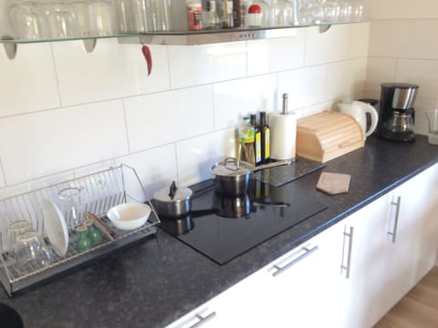 House | Private kitchen | Stovetop, electric kettle, highchair