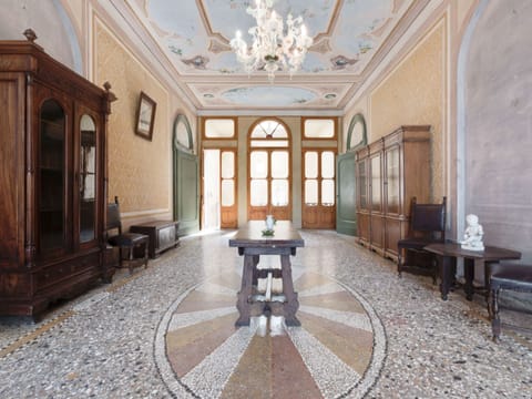 House | Lobby