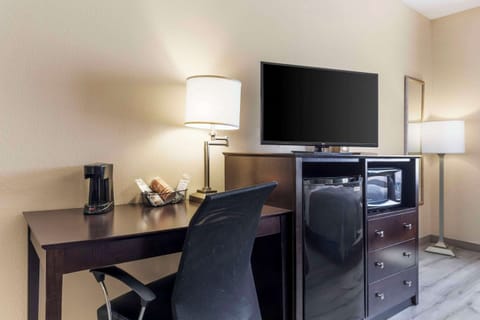 Individually furnished, desk, laptop workspace, blackout drapes