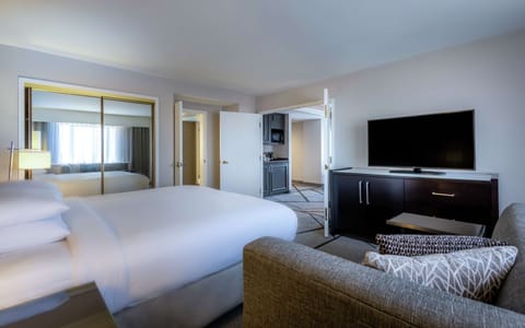 Suite, 1 King Bed | In-room safe, desk, laptop workspace, iron/ironing board