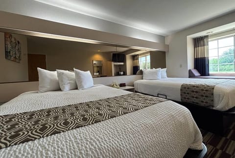 Desk, laptop workspace, blackout drapes, free WiFi