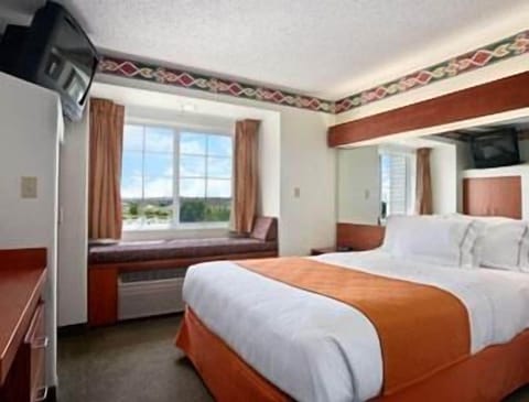 Desk, free cribs/infant beds, rollaway beds, free WiFi