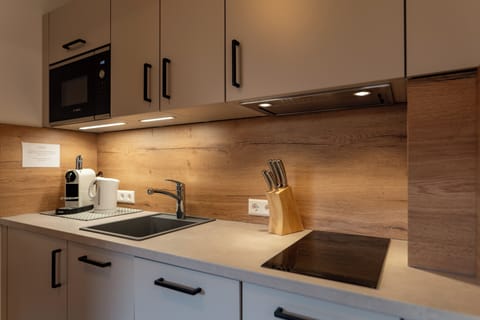 Comfort Suite, Balcony | Private kitchen | Full-size fridge, microwave, stovetop, dishwasher