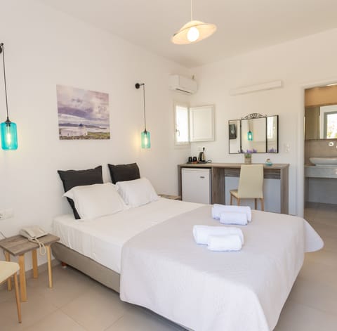 Double Room Garden View | In-room safe, soundproofing, iron/ironing board, free WiFi