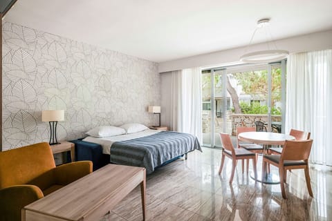 Superior One-Bedroom Apartment for 2+2 persons | Living area | 80-cm flat-screen TV with satellite channels, TV, iPod dock