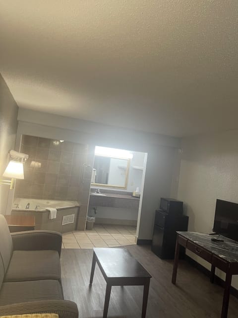 Deluxe Suite, 1 King Bed, Hot Tub | Living area | TV