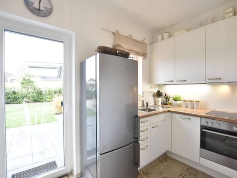 House | Private kitchen | Stovetop, highchair