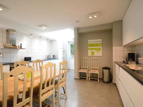 House | Private kitchen | Fridge, microwave, oven, stovetop