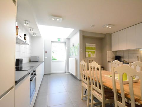 House | Private kitchen | Fridge, microwave, oven, stovetop