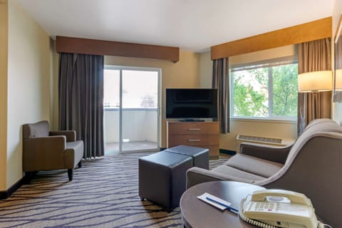 Pillowtop beds, desk, blackout drapes, iron/ironing board