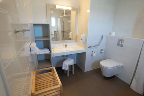 Triple Room, Mobility Accessible, Sea Facing | Bathroom | Hair dryer, towels