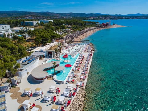 5 bars/lounges, poolside bar, beach bar