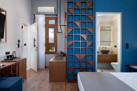 In-room safe, desk, soundproofing, iron/ironing board