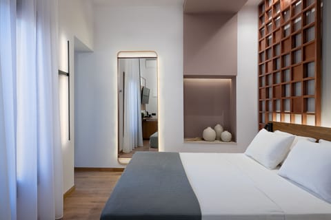 Double Room | In-room safe, desk, soundproofing, iron/ironing board