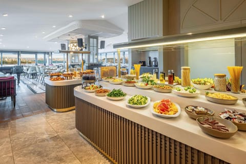 Daily buffet breakfast for a fee
