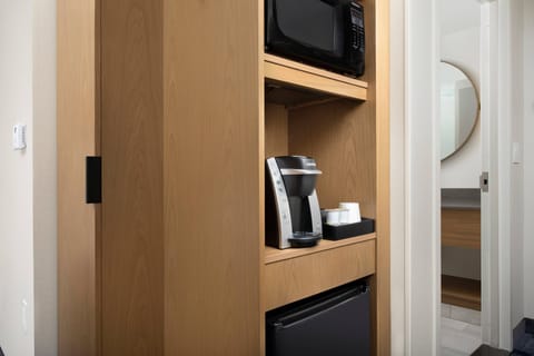 Desk, laptop workspace, iron/ironing board, free WiFi