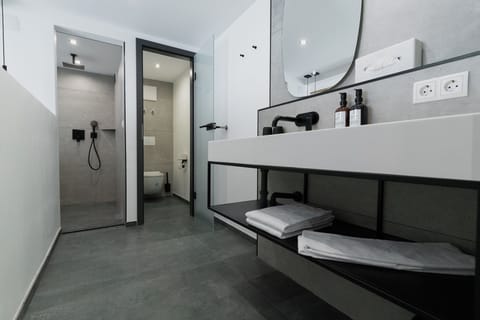 Junior Suite, Jetted Tub | Bathroom | Free toiletries, hair dryer, towels, soap