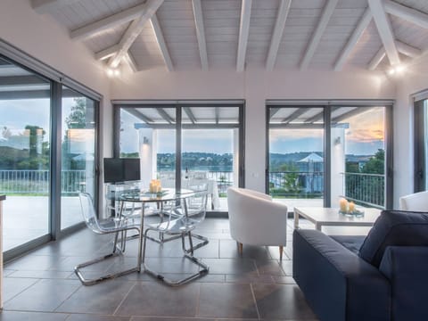 House | Dining