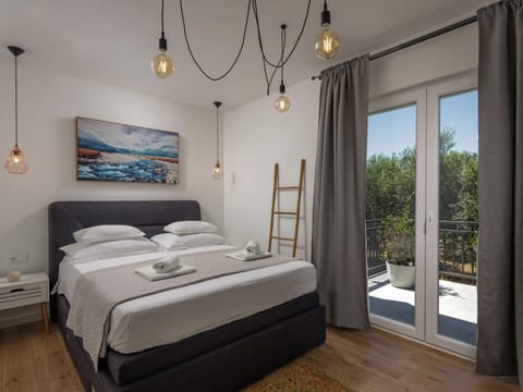 Villa | 4 bedrooms, individually furnished, bed sheets