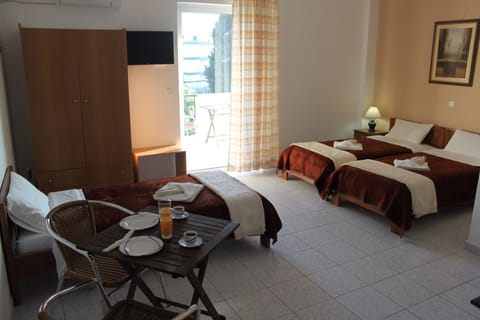 Triple Room | In-room safe, blackout drapes, soundproofing, iron/ironing board