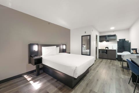 Premium bedding, laptop workspace, iron/ironing board, free WiFi