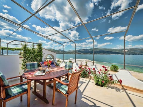 House | Dining