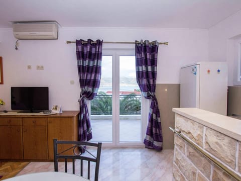 Apartment | 1 bedroom, individually furnished, bed sheets