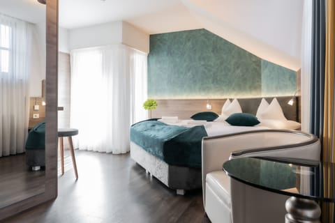 Comfort Double Room | In-room safe, individually decorated, individually furnished, desk