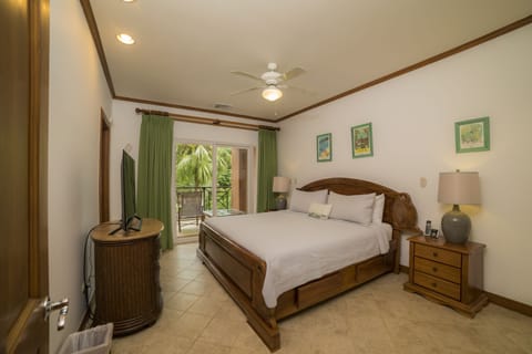 Deluxe Condo, 2 Bathrooms, Garden View | WiFi (free), bed sheets
