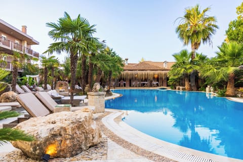Seasonal outdoor pool, pool umbrellas, sun loungers