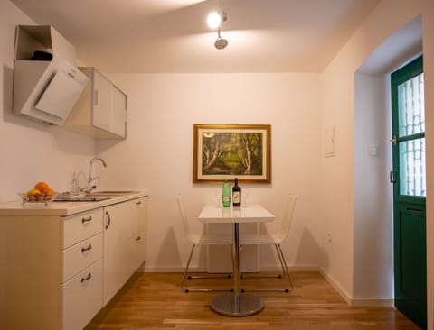 Studio (A2) | Private kitchen | Fridge, coffee/tea maker, electric kettle, toaster