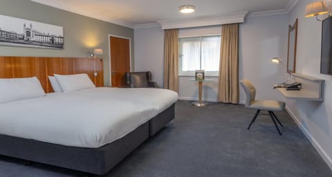 In-room safe, desk, laptop workspace, soundproofing