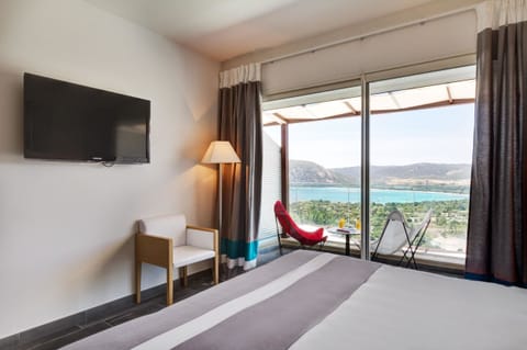 Minibar, in-room safe, desk, soundproofing