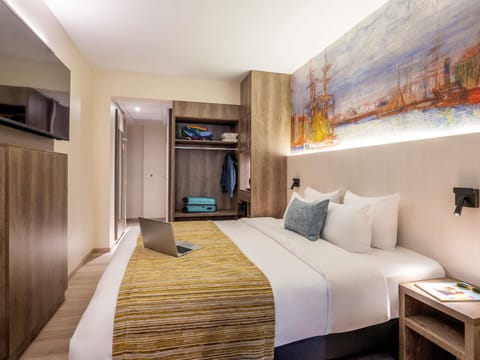 Standard Double Room, 1 Double or 2 Twin Beds | In-room safe, desk, blackout drapes, iron/ironing board