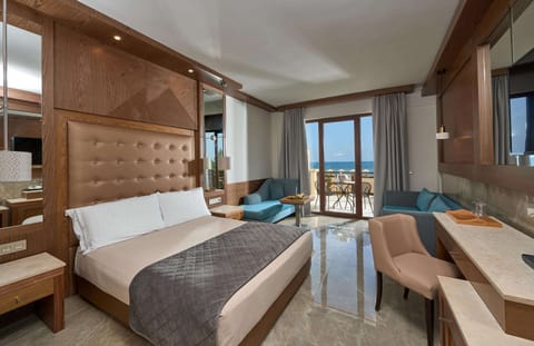 Family Room | Premium bedding, down comforters, minibar, in-room safe