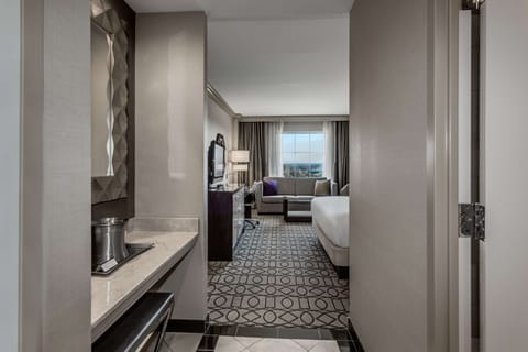 Premium bedding, in-room safe, desk, iron/ironing board